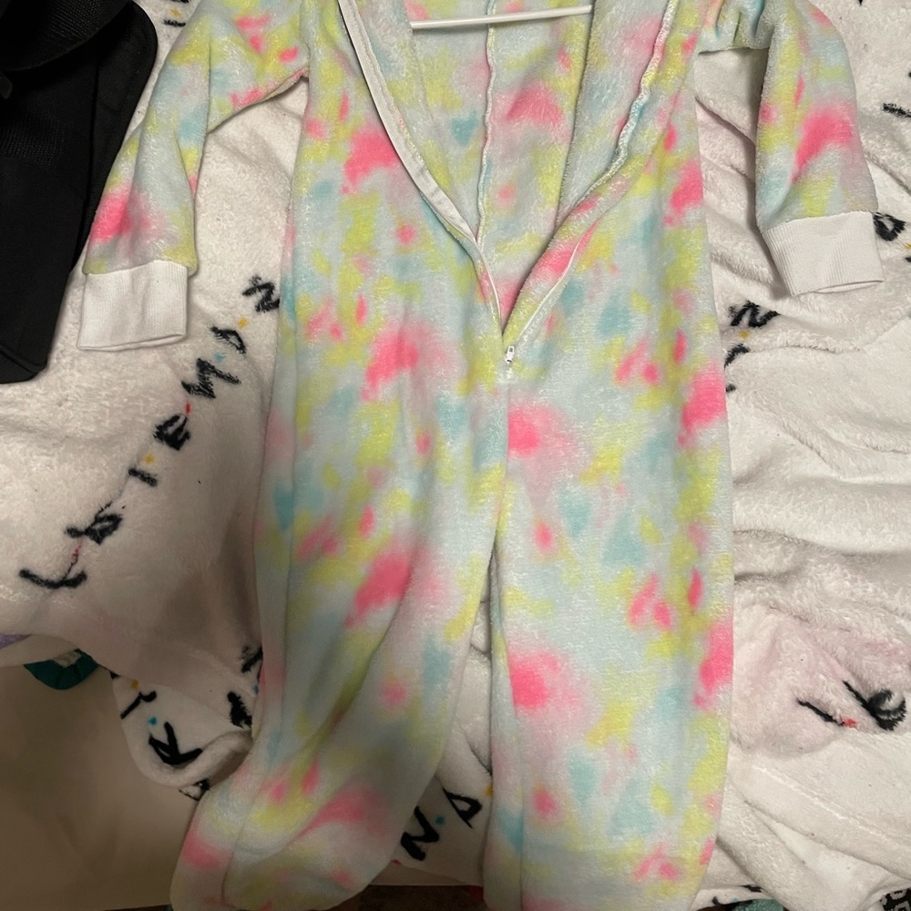 Girls tie dye fuzzy girl half zipped onesie. size- 5